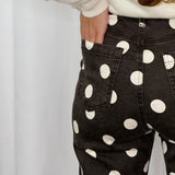 BF - CALÇAS CASTANHAS COM BOLAS