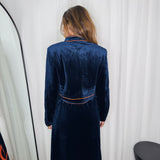 CONJUNTO VELUDO AZUL MARINHO COM BORDADOS LARANJA