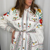 CASACO BRANCO COM BORDADOS