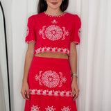 CONJUNTO TOP E SAIA VERMELHO COM BORDADOS