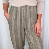 CALÇAS BAGGY ESPIGA BEGE E VERDE