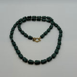 COLAR PEDRAS VERDES