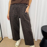 CALÇAS BAGGY ANIMAL PRINT CASTANHO