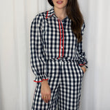 CONJUNTO CAMISA E CALÇAS VICHY COM VIVO VERMELHO