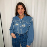 CAMISA JEANS COM BORDADOS