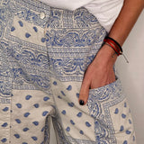 CALÇAS BANDANAS CRU E AZUL