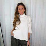 CAMISOLA MALHA MEIA GOLA BRANCA LARGA