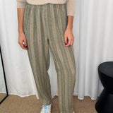 CALÇAS BAGGY ESPIGA BEGE E VERDE