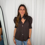 CAMISA GOLA FAVOS MANGA CURTA CASTANHA