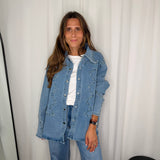CASACO JEANS COM TACHAS
