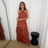 VESTIDO HALTER COM FOLHOS RISCAS CORAL E CASTANHO