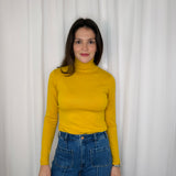 CAMISOLA MALHA GOLA ALTA MOSTARDA
