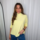 CAMISOLA MALHA MEIA GOLA AMARELO PASTEL LARGA