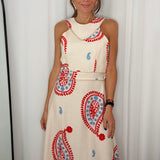 VESTIDO CRU COM ESTAMPADO VERMELHO E AZUL