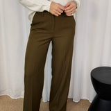 CALÇAS A DIREITO VERDE SECO