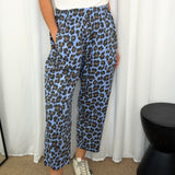 CALÇAS BAGGY ANIMAL PRINT AZUL CLARO