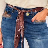 JEANS ESCUROS DETALHES BANDANAS