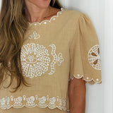 CONJUNTO TOP E SAIA BEGE COM BORDADOS