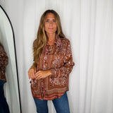 CAMISA FLUIDA CAMEL ESTAMPADO BANDANAS