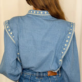 CAMISA JEANS COM BORDADOS